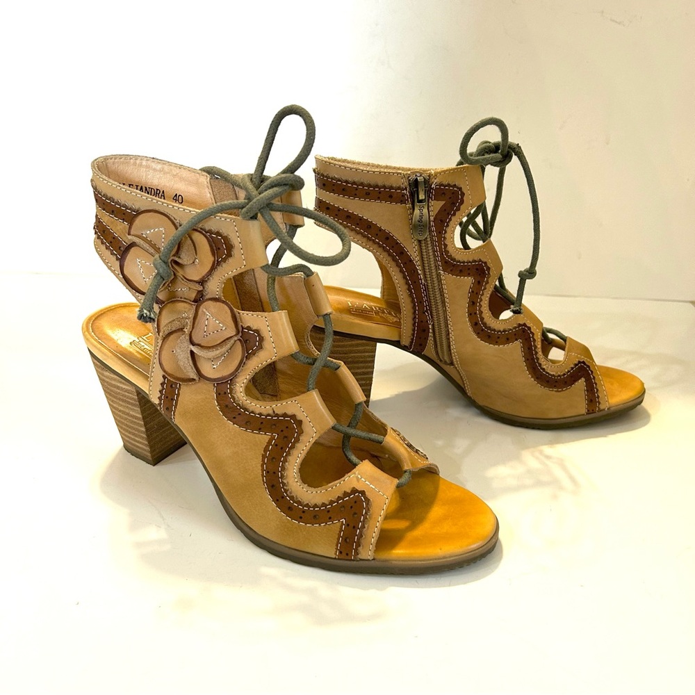 New L’Artiste Leather Spring Step Stacked Heel Gladiator Size 40